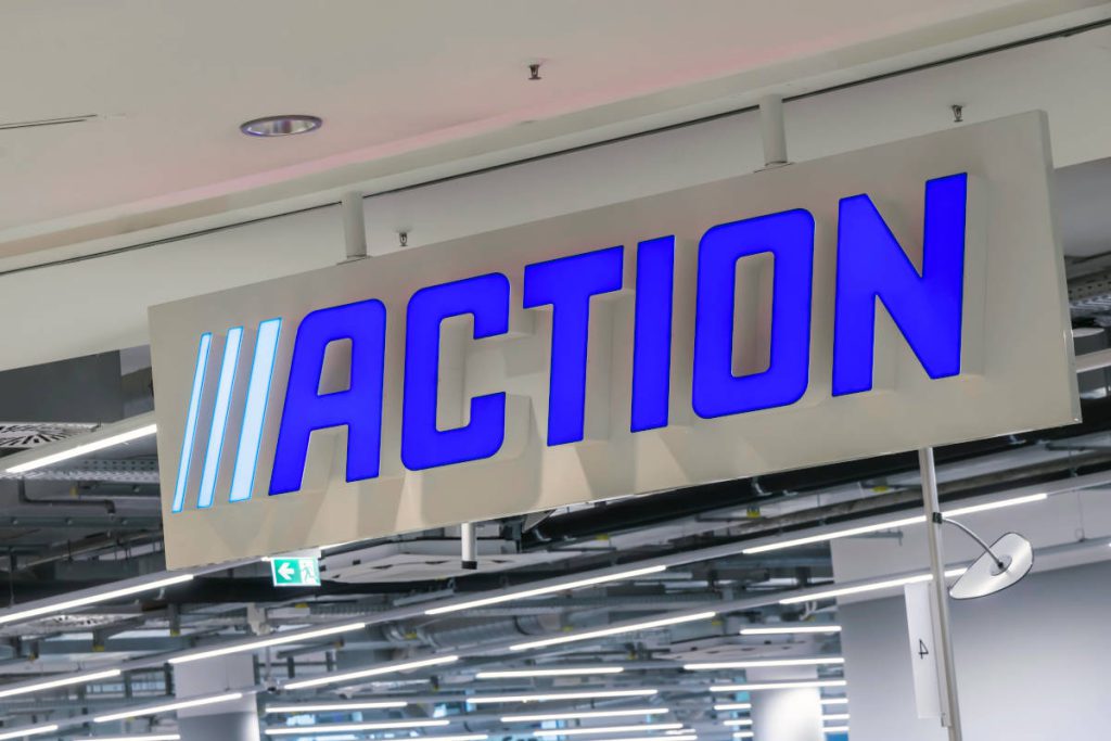 Action-Mitarbeiterin wird von Kunden-Fragen überrollt – ihre Reaktion ist mehr als ungewöhnlich