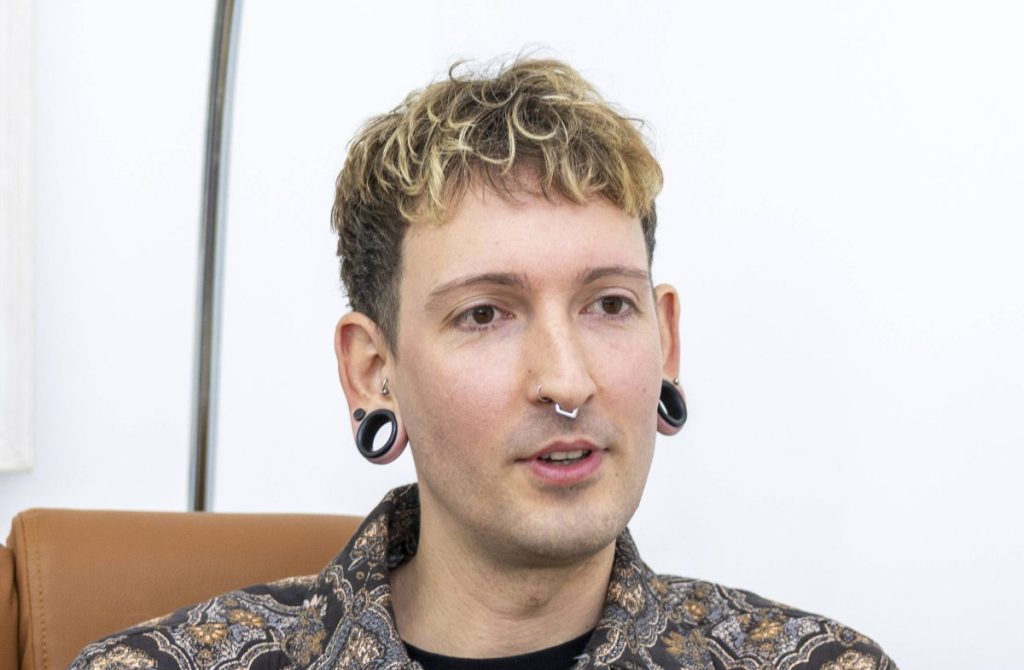 „Bares für Rares“-Star Fabian Kahl mahnt nach tierischem Fund: „Bitte seid achtsam!“