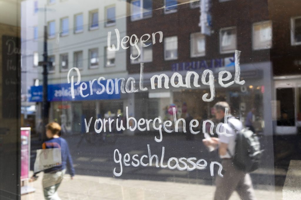 Ausbildungsproblem in NRW? Immer mehr Leute ziehen weg – Experte wird deutlich