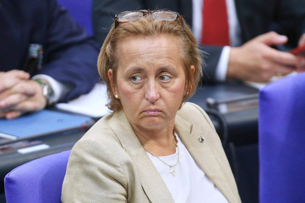 AfD-Politikerin redet sich bei Lanz um Kopf und Kragen – Zuschauer: „Das ist Hochverrat!“