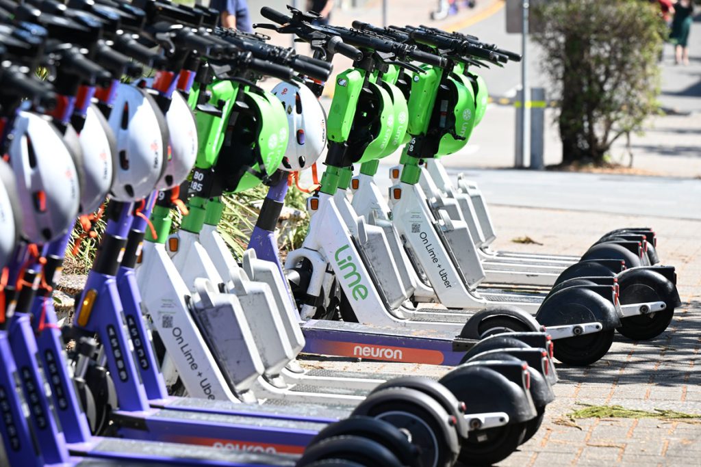 Nuove Regole per gli Scooter Elettrici: Sicurezza e Libertà in Bilico