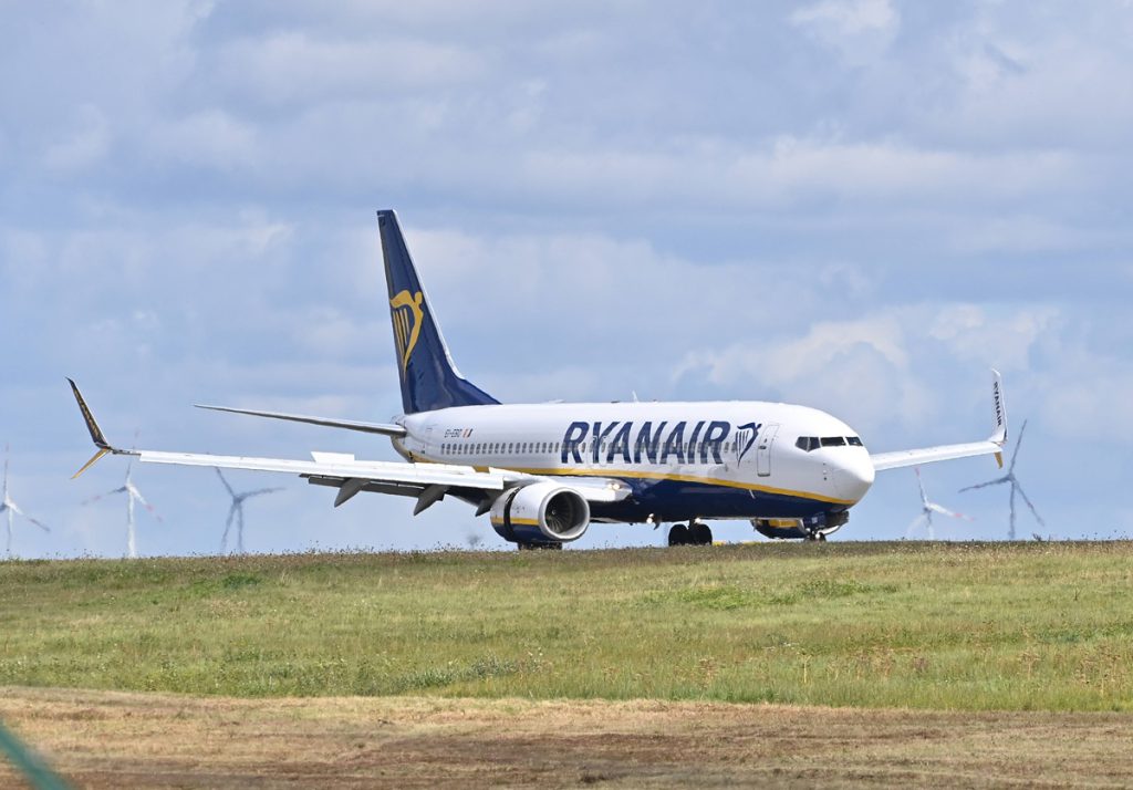 Ryanair macht wegen Ticketsteuer ernst – Flugverbindungen an 9 Airports gestrichen!