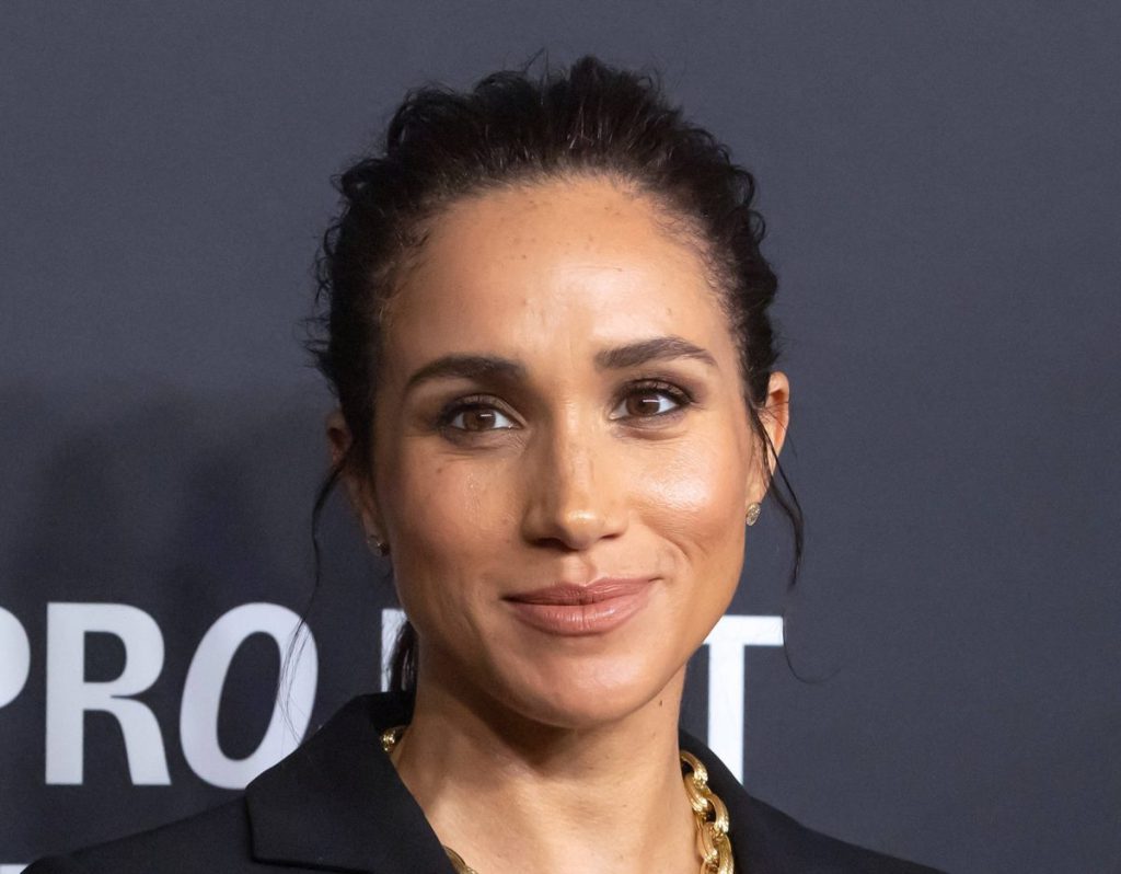 Meghan Markle Lancia un Messaggio Velato alla Famiglia Reale: Le Conseguenze della Sua Scelta di Parlare