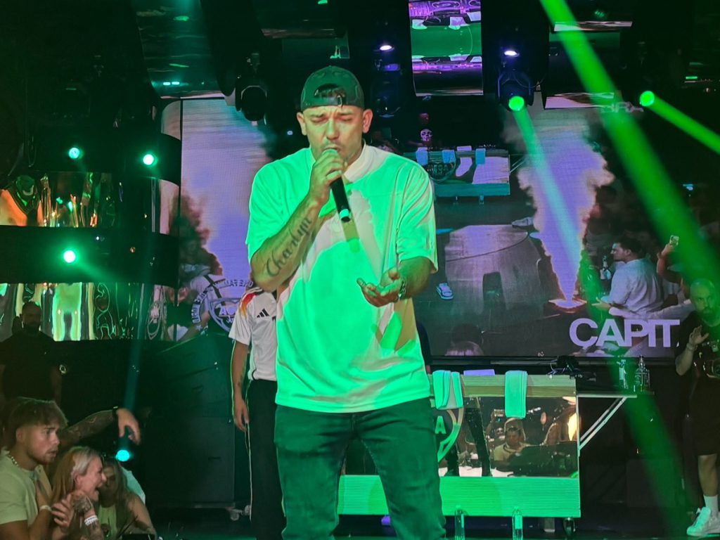 Voll bis unters Dach – Capital Bra zum ersten Mal auf Mallorca