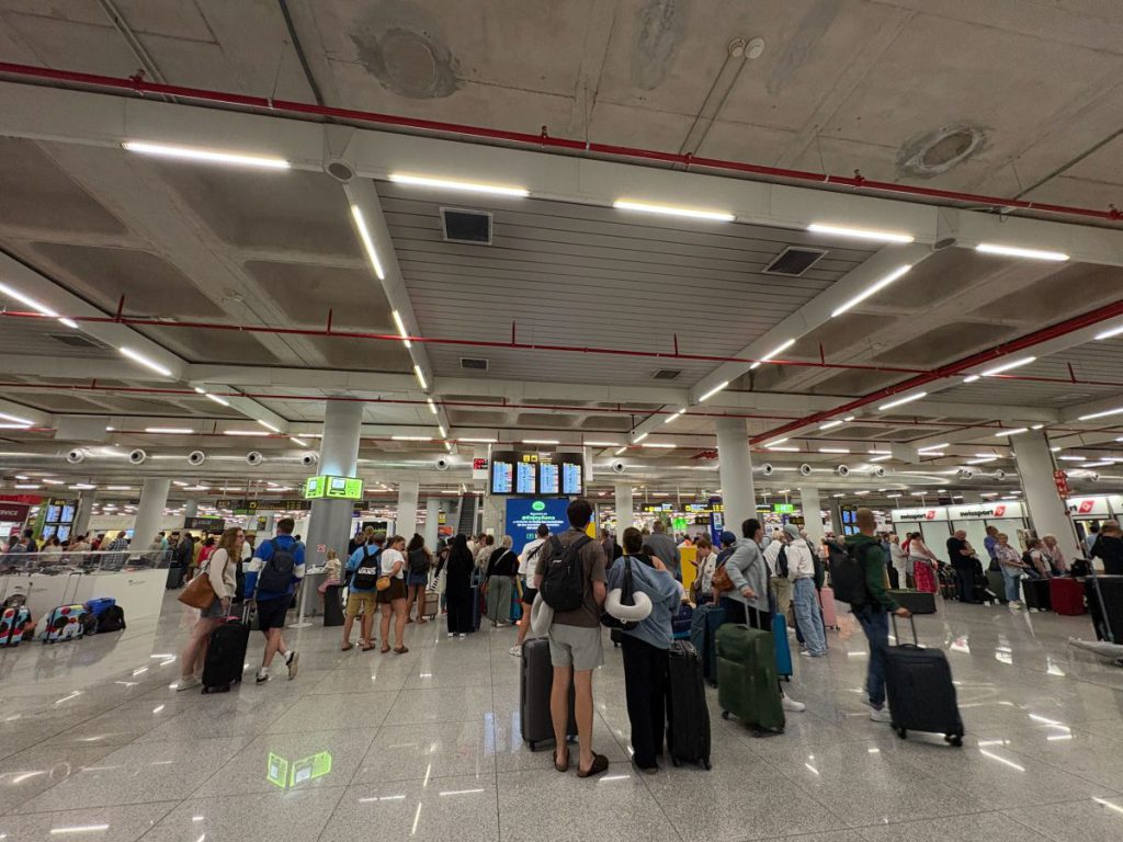 Unwetter legt Flughafen auf Mallorca lahm! Hunderte Urlauber gestrandet