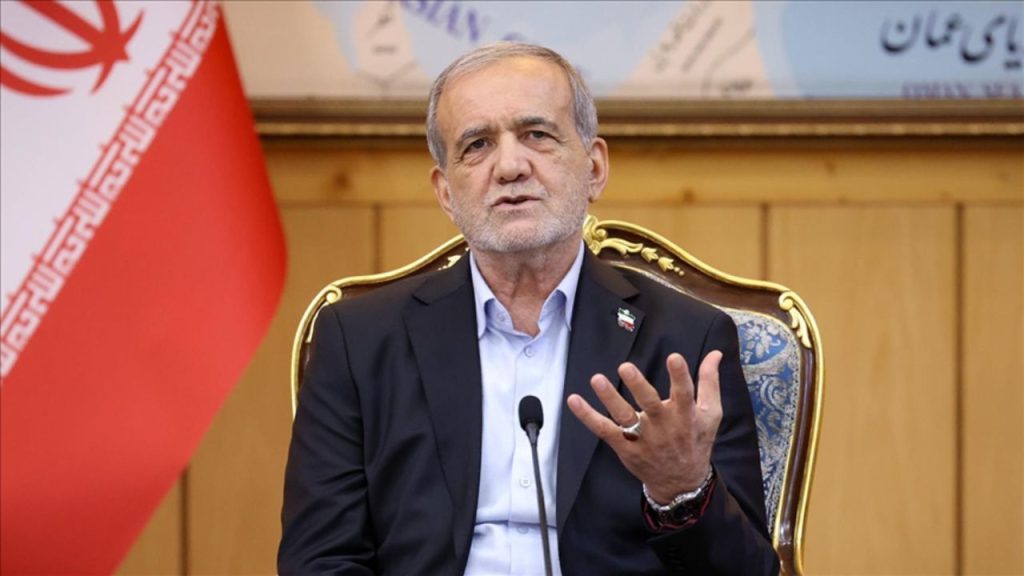 Il Presidente dell&#039;Iran critica le difficoltà economiche del paese nonostante le risorse petrolifere