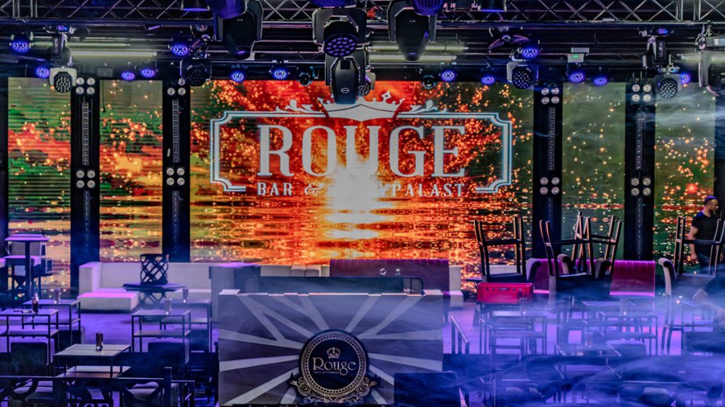 Conflitto alla discoteca Rouge di Bochum: biglietti a rischio dopo l&#039;incendio e la disputa con gli organizzatori di feste