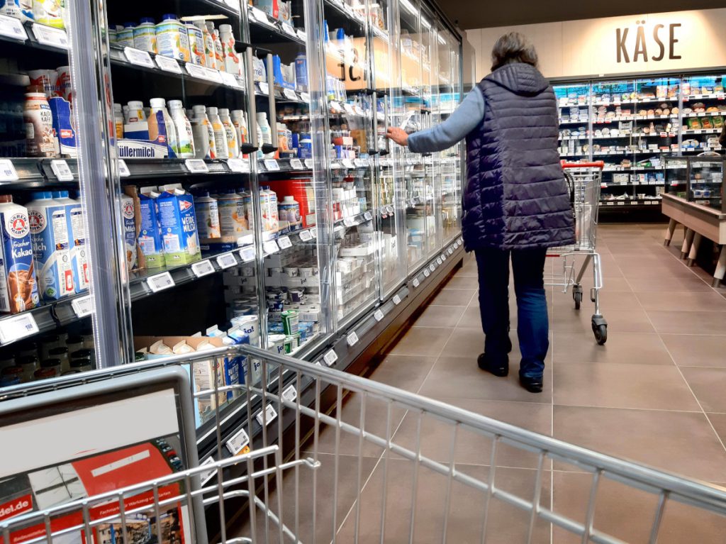 Ritiro urgente di prodotto caseario Rewe: rischio di encefalite e aborto spontaneo per le donne incinte