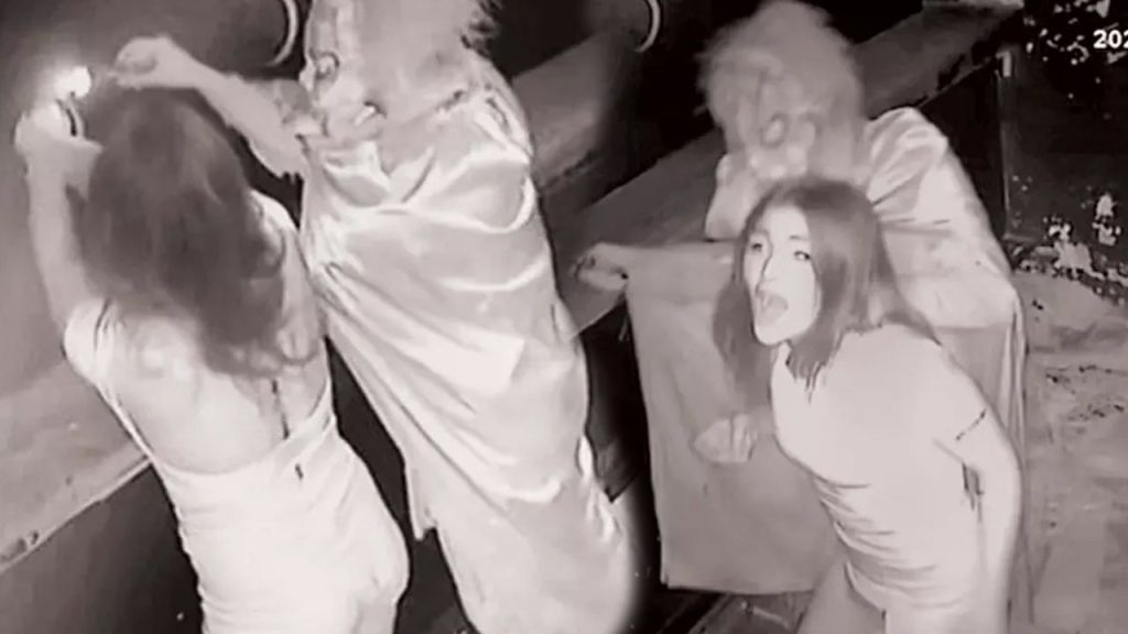 Korku evinde skandal! Genç kızı darbedip elektroşok uyguladılar