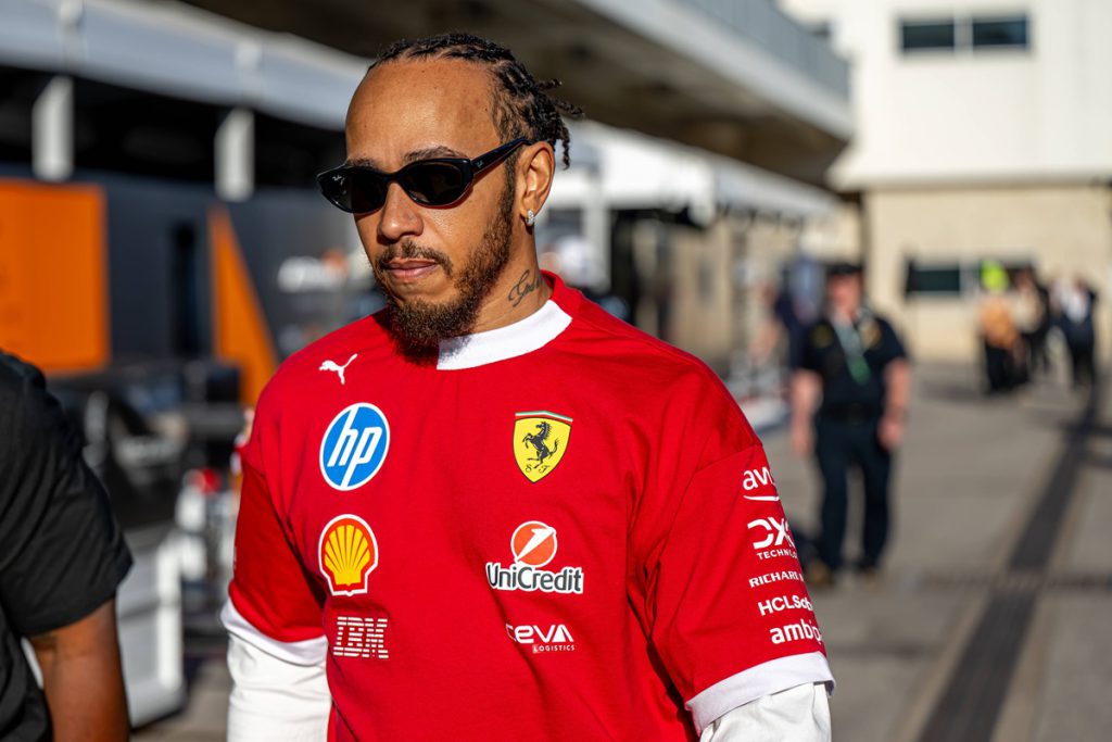 Lewis Hamilton finalmente trova un motivo di gioia nella difficile stagione di Formula 1 con la Ferrari