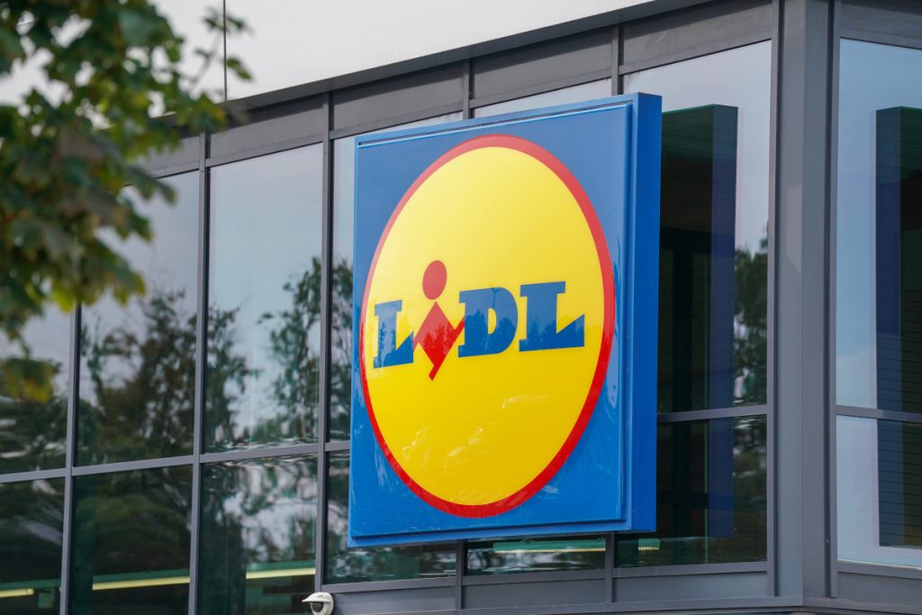 US-Amerikaner besuchen deutschen Lidl – für dieses Produkt haben sie absolut kein Verständnis