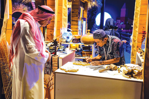 L&#039;Arte di Trasformare il Legno in Messaggi d&#039;Amore: La Storia di Jomali Tsmine