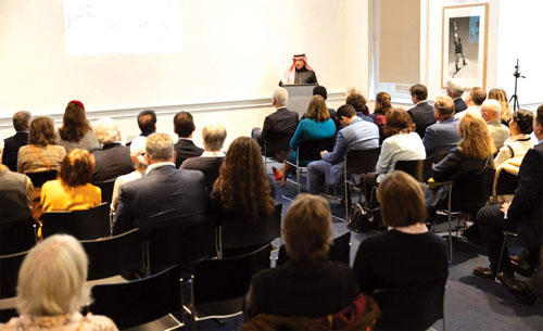 Esposizione Fotografica a Londra: la Principessa Alice in Arabia Saudita nel 1938, una Finestra sul Passato