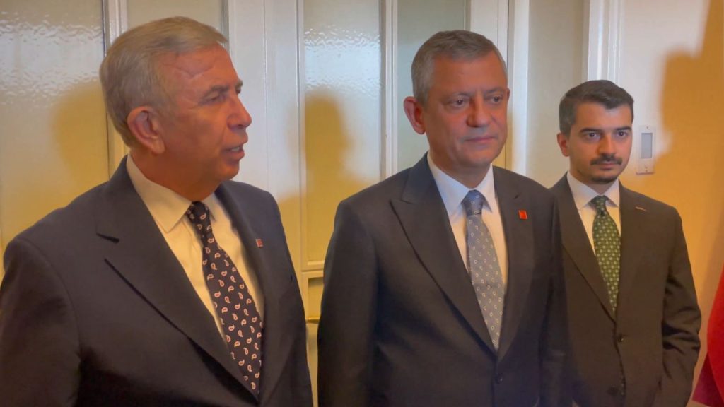 Mansur Yavaş&#039;tan, Özgür Özel&#039;e sürpriz ziyaret! Gündemlerinde konser soruşturması var