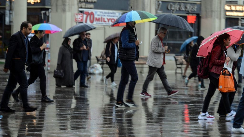 Meteoroloji&#039;den İstanbul dahil birçok kente sağanak uyarısı