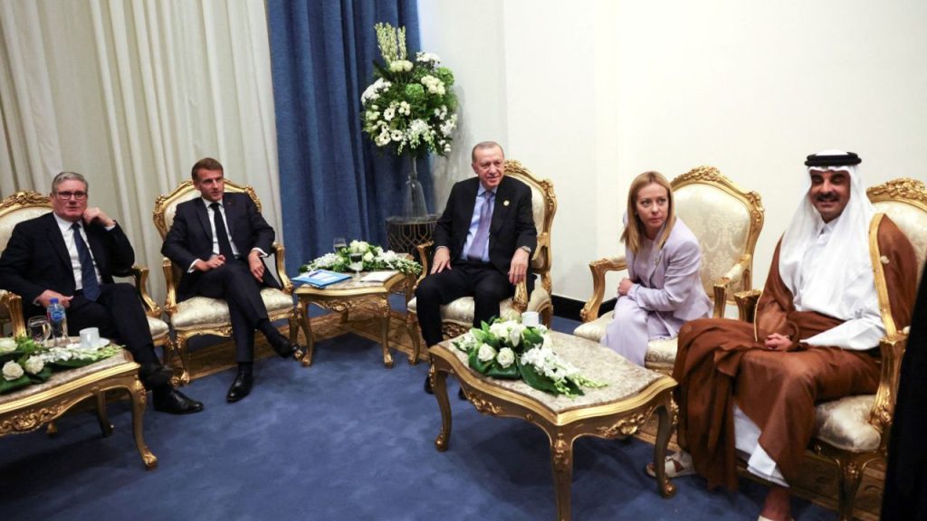 Mısır&#039;da Gazze zirvesi... Cumhurbaşkanı Erdoğan liderlerle bir araya geldi