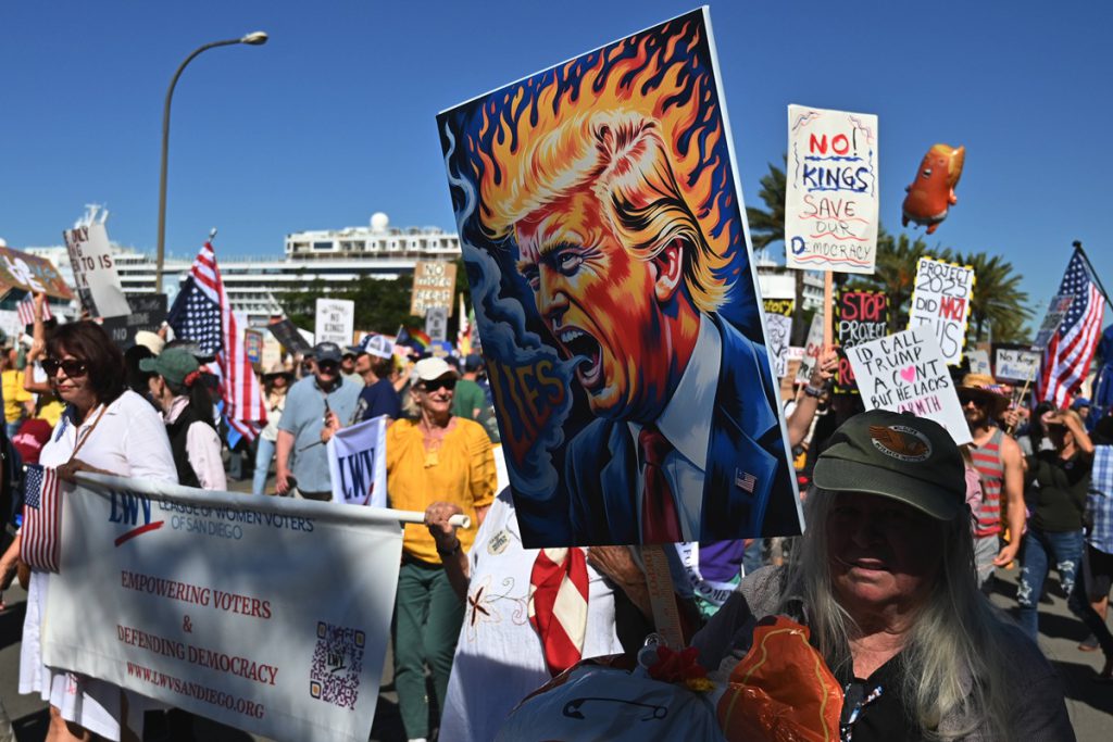 „No Kings“: Heftige Anti-Trump-Proteste überschwemmen die USA!
