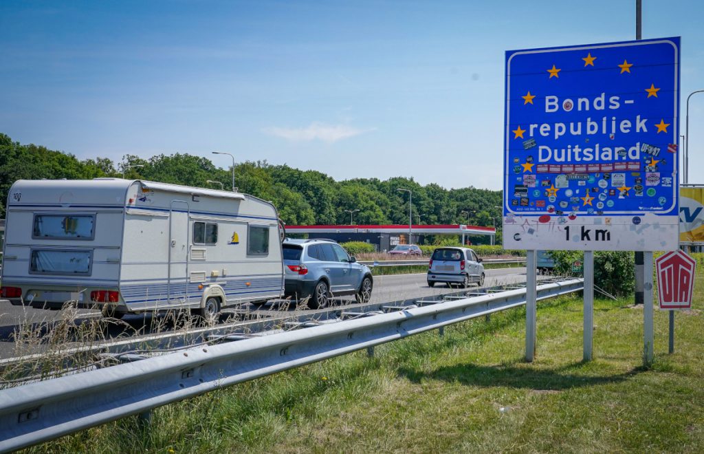 Mann fährt aus den Niederlanden über NRW-Grenze – er wird es für immer bereuen