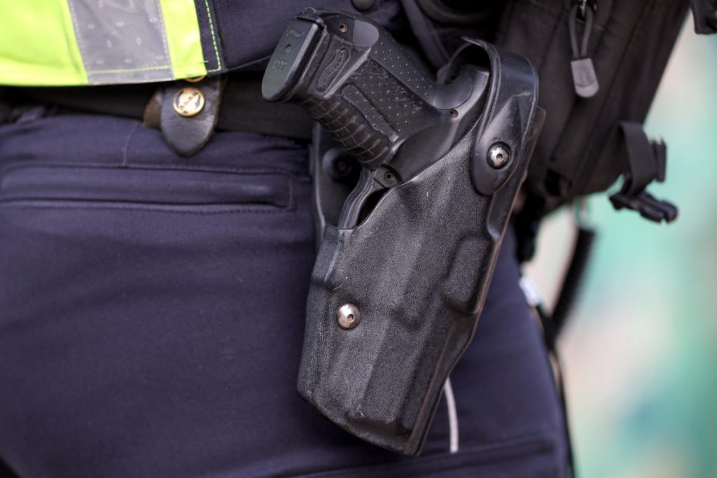 Sparatoria a Düsseldorf: Polizia Interviene in Situazione di Crisi dopo Minacce a Agenti