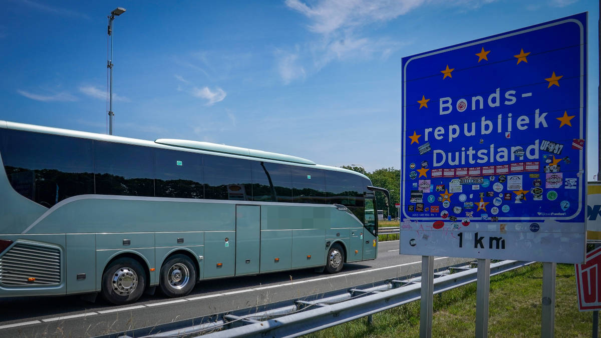 Evento Insolito alla Frontiera tra Paesi Bassi e Germania: Impatto sulla Sicurezza e il Traffico