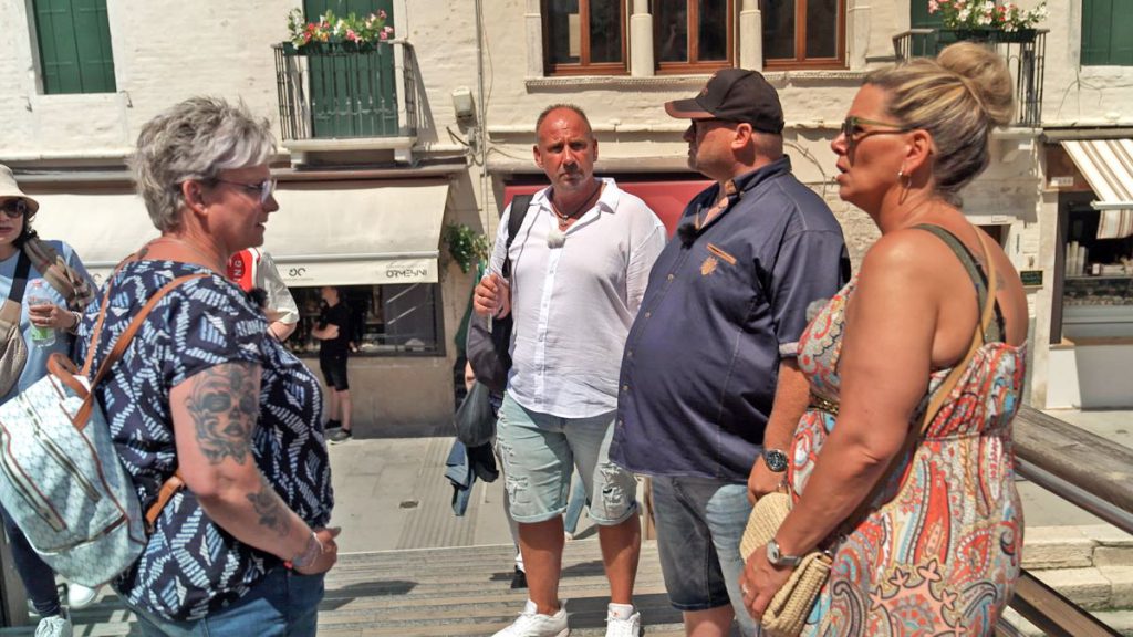 Viaggio a Venezia a Rischio: Una Coppia di Campersta Affronta la Delusione e la Frustrazione