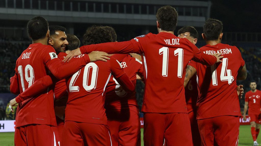 Real Madrid&#039;e bir Türk daha: Milli yıldızı takibe aldılar