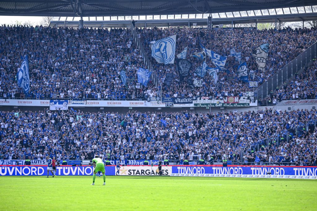 Bittere Nachricht für alle Fans! Polizei greift bei Hannover – Schalke zu drastischer Maßnahme