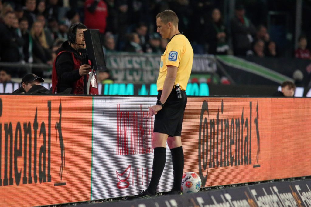 Schalke-Wahnsinn in Hannover! Irre Szenen nehmen kein Ende