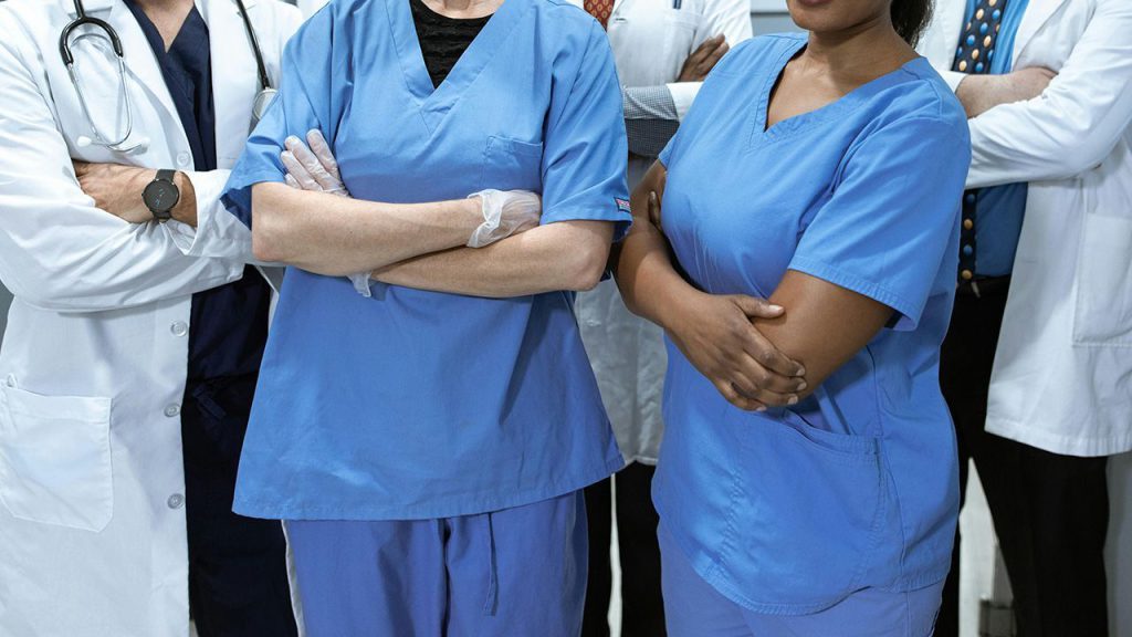 Sağlıkta &#039;tek tip&#039; uygulama başlıyor! Hastanede kim kimdir artık karışmayacak