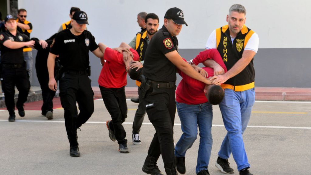 Minaccia di estorsione a un imprenditore in Turchia: banda smantellata dopo sparatoria