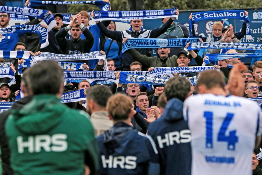 I Tifosi del FC Schalke 04 Sono Pronti a Ripetere l&#039;Invasione: Cosa Sta Succedendo e Quali Saranno le Conseguenze?
