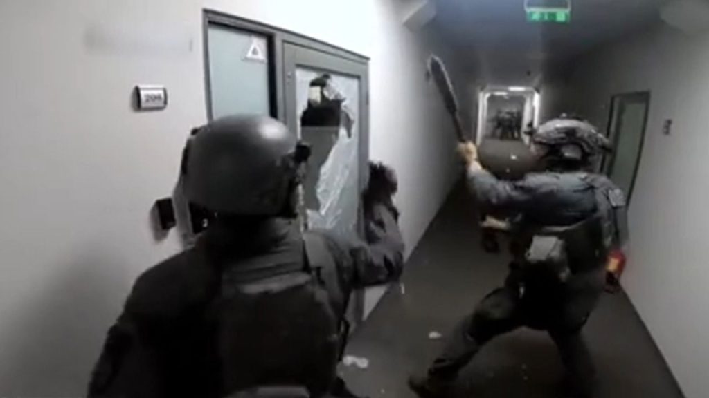 Siber suç şebekesine uluslararası operasyon! 40 bin aktif SIM kart ele geçirildi