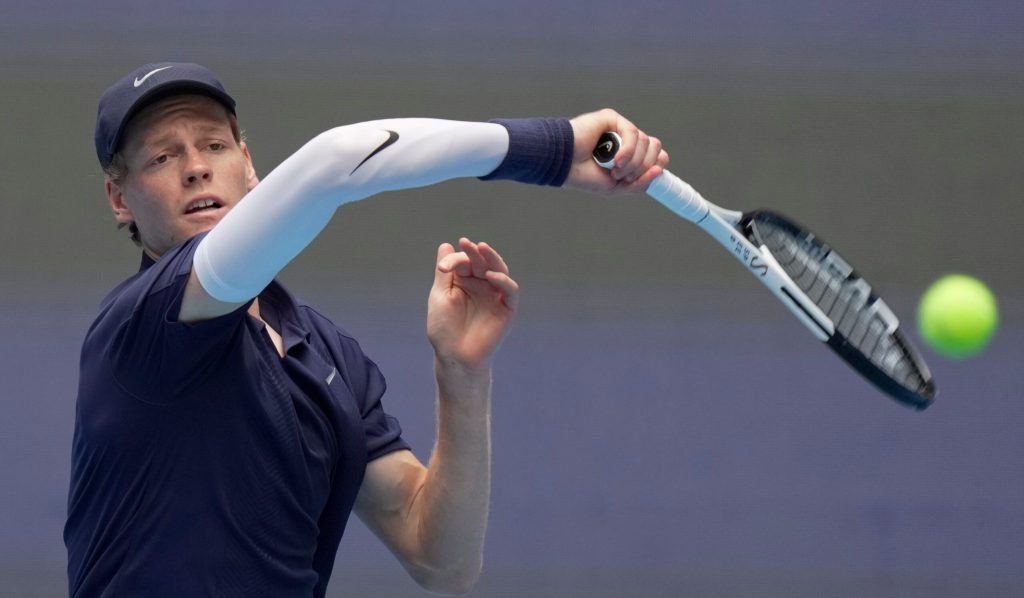 Sinner Supera Cobolli e Si Qualifica per i Quarti di Finale dell&#039;Erste Bank Open di Vienna