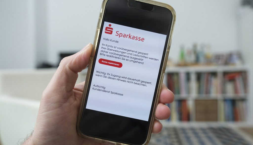 „Sicherheitshinweis“ verunsichert Kunden – jetzt warnt auch die Sparkasse selbst