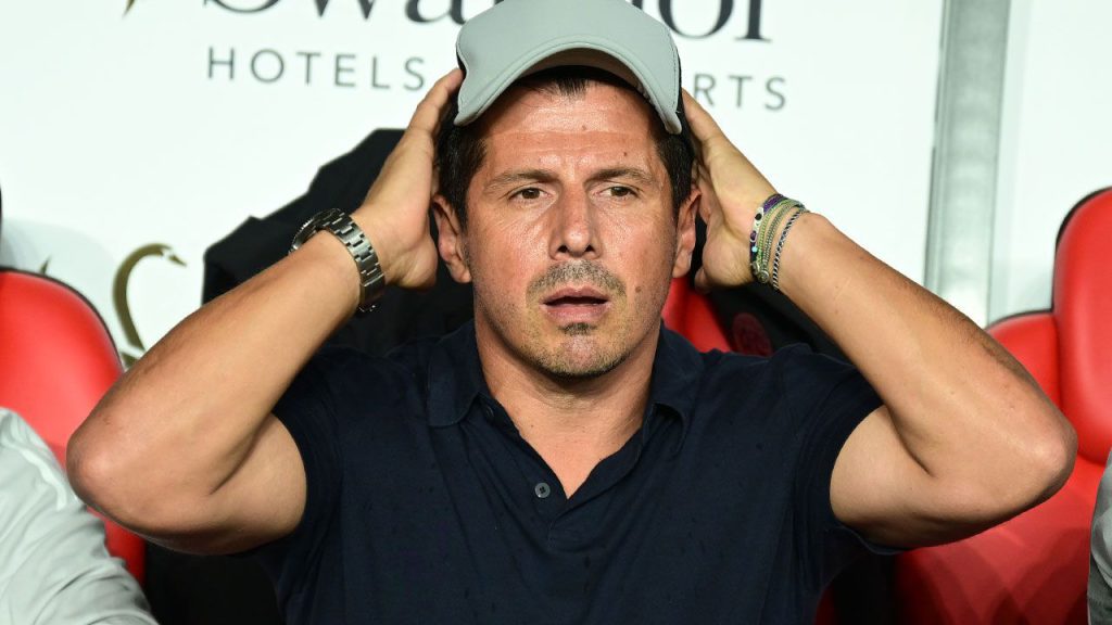 Eyüpspor fa un&#039;offerta a Emre Belözoğlu dopo le dimissioni da Antalyaspor