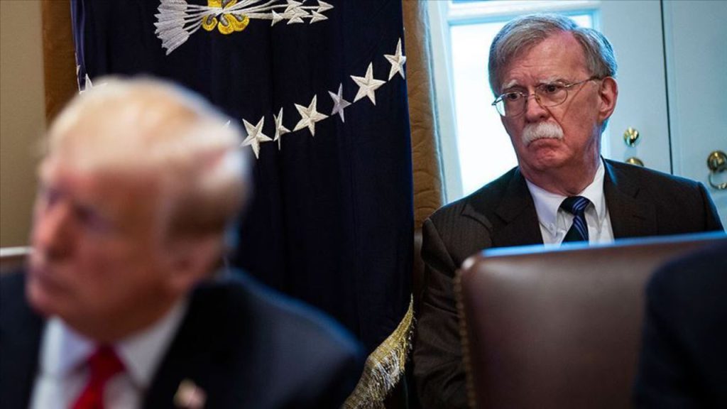 Ex Consigliere di Trump John Bolton accusato di 18 reati per aver nascosto documenti classificati