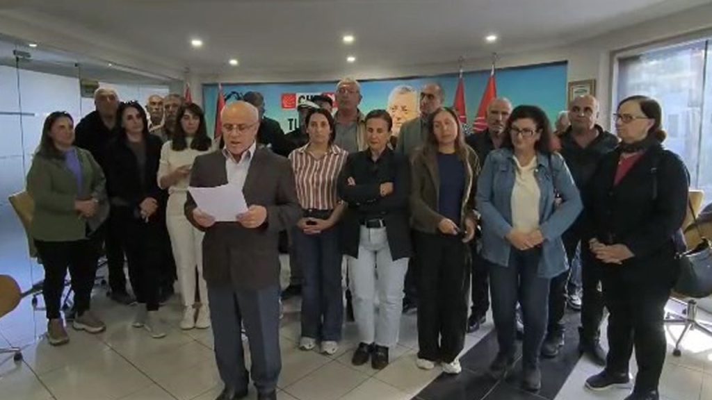 Tunceli&#039;de demokrasi isyanı! CHP&#039;li il başkanı ve yönetim kendilerini binaya kilitledi