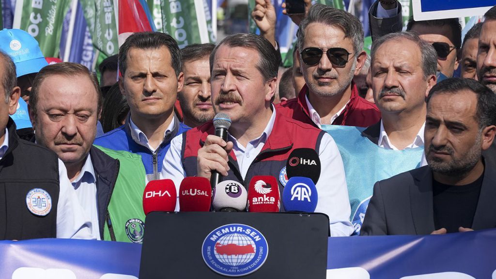 Kamu-Sen&#039;in ardından Memur-Sen! Memur ve emekli zammı için hükümete peş peşe çağrılar