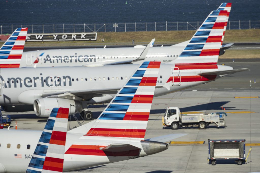 Shutdown negli Stati Uniti: caos negli aeroporti, ritardi e cancellazioni di voli a causa della mancanza di personale di sicurezza