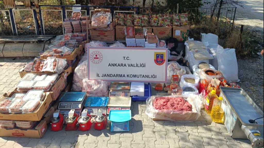 Vatandaşa yedireceklerdi! Ankara&#039;da 1 ton 200 kilogram bozuk et ele geçirildi
