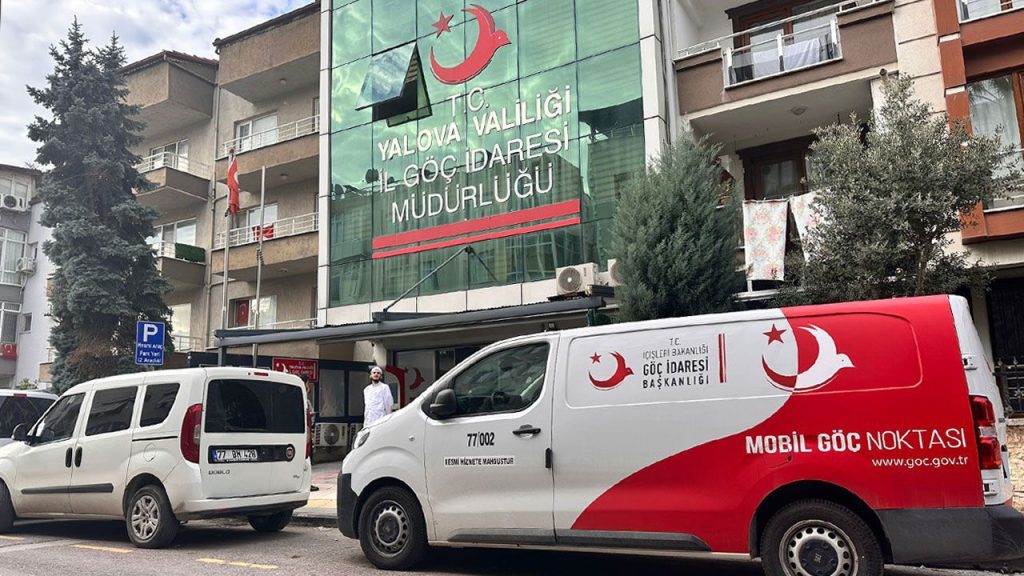 Yalova&#039;da büyük operasyon! İl Göç İdaresi Müdürü ve çok sayıda kişi gözaltında