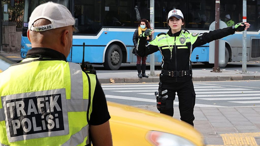 Yeni trafik kanununda caydırıcı adım! İhtara uymayana 200 bin lira ceza yolda
