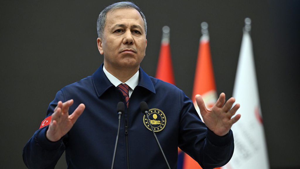 Yerlikaya duyurdu, 1 Ocak&#039;ta yürürlükte olacak! İşte trafikte yeni dönemin cezaları