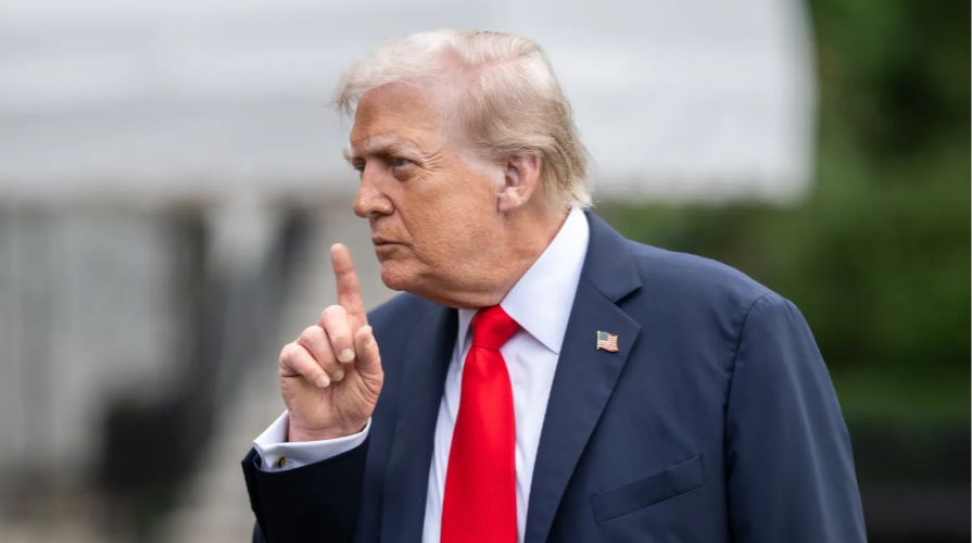 Trump afferma che le sanzioni sul petrolio russo resteranno in vigore durante i negoziati di pace