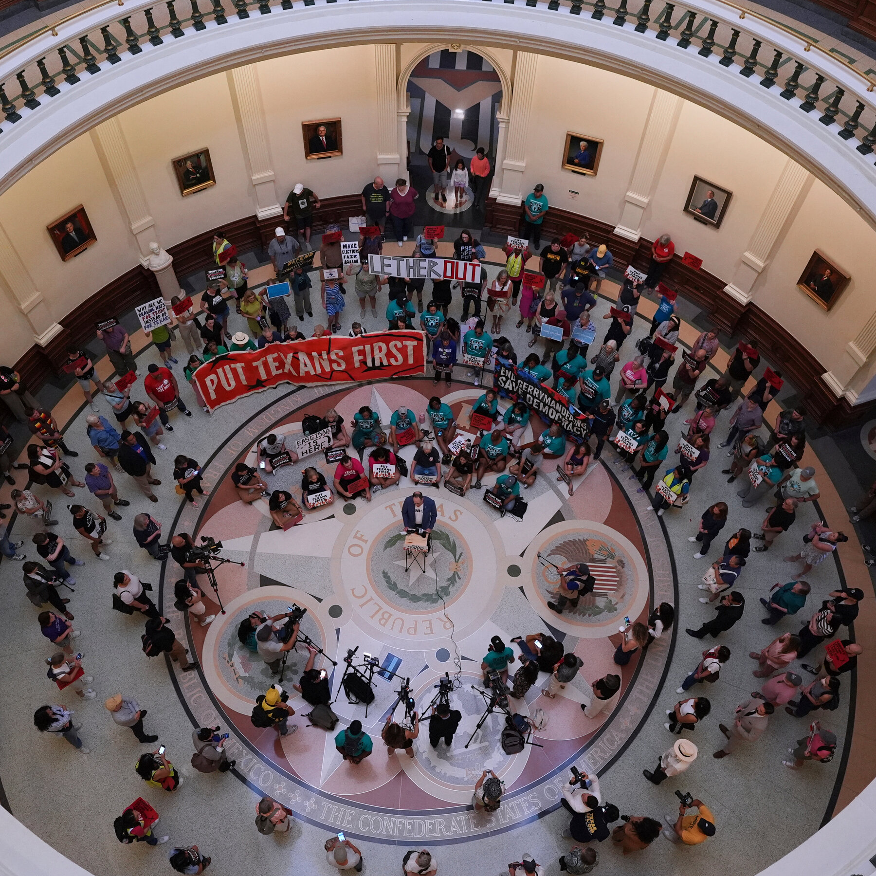 Texas richiede alla Corte Suprema di approvare una nuova mappa elettorale a favore dei repubblicani