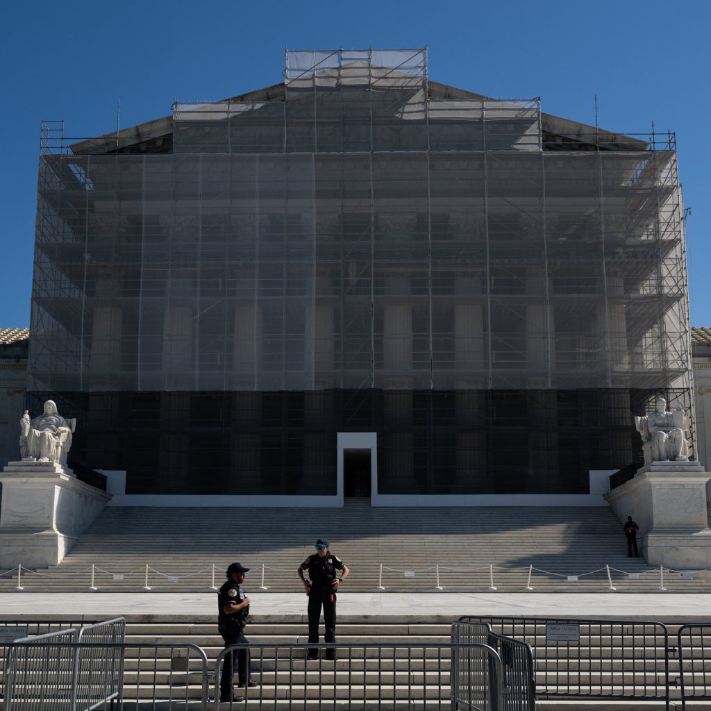 La Corte Suprema degli Stati Uniti d&#039;America dà il via libera alla politica di Trump sui passaporti per le persone transgender