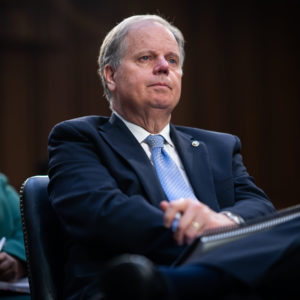 Doug Jones, ex senatore, si candida per governatore dell'Alabama