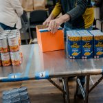 La chiusura del governo americano e il programma SNAP: storie di persone in difficoltà 

Introduzione
Per i 42 milioni di persone che dipendono dal più grande programma anti-fame del paese, è stata una settimana caotica e stressante. Ecco alcune delle loro storie.

Approfondimento
Il programma SNAP (Supplemental Nutrition Assistance Program) è fondamentale per molti americani che lottano per avere accesso a cibo sufficiente. La chiusura del governo ha comportato una riduzione dei fondi per questo programma, lasciando molte famiglie in una situazione di incertezza.

Possibili Conseguenze
Le conseguenze di questa riduzione dei fondi potrebbero essere gravi, con molte famiglie che potrebbero essere costrette a ridurre la loro spesa per il cibo o a cercare alternative meno sicure. Ciò potrebbe avere un impatto negativo sulla salute e sul benessere di queste persone.

Opinione
È importante notare che le opinioni su questo argomento possono variare, ma è fondamentale riconoscere l'impatto che la chiusura del governo ha avuto sulle famiglie che dipendono dal programma SNAP.

Analisi Critica dei Fatti
È essenziale analizzare criticamente i fatti per comprendere appieno l'impatto della chiusura del governo sul programma SNAP. Ciò richiede un esame approfondito delle statistiche e delle storie delle persone coinvolte.

Relazioni con altri fatti
La chiusura del governo e la riduzione dei fondi per il programma SNAP sono collegati ad altri eventi e politiche che hanno un impatto sulla vita delle persone. È importante considerare questi collegamenti per avere una comprensione più completa della situazione.

Utilità pratica
È fondamentale considerare le implicazioni pratiche di questa situazione e come le famiglie possano affrontare le difficoltà create dalla chiusura del governo e dalla riduzione dei fondi per il programma SNAP.

Contesto storico
La chiusura del governo e la riduzione dei fondi per il programma SNAP non sono eventi isolati, ma fanno parte di un contesto storico più ampio. È importante considerare questo contesto per comprendere appieno le cause e le conseguenze di questi eventi.

Fonti
Questo articolo è basato su informazioni provenienti da NPR. Per ulteriori informazioni, si prega di visitare il sito web di NPR.