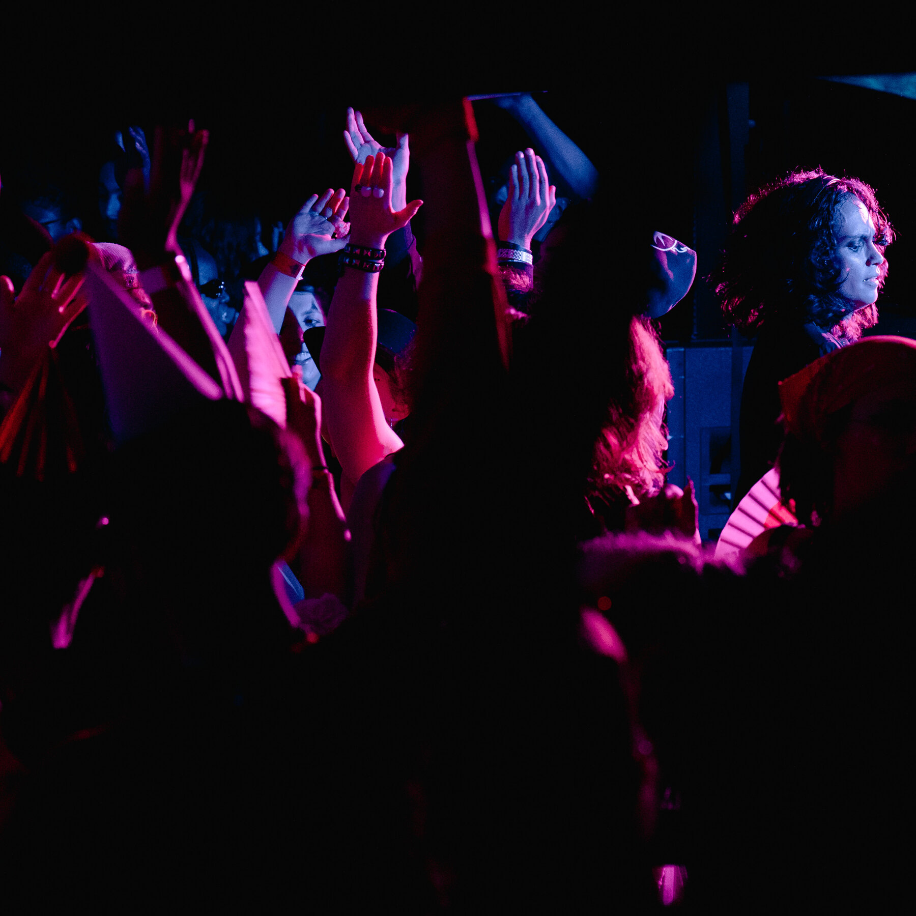 New York: i club vietano i telefoni per vivere la notte in presenza