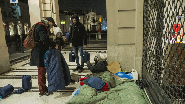 Associazione di medici volontari “Camminare insieme” lancia raccolta fondi per acquistare un’ambulanza e curare i senzatetto